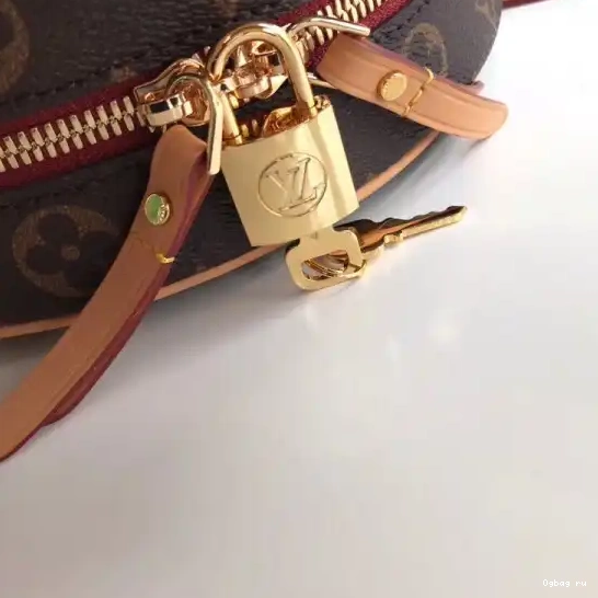 PETITE Louis CHAPEAU BOITE Vuitton 0511